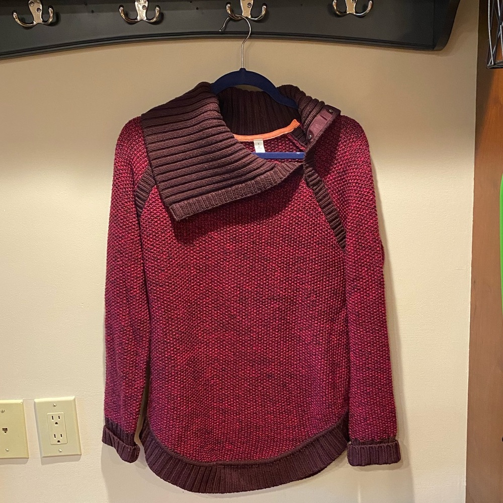 Rose/maroon Lululemon tunic sweater, size 8